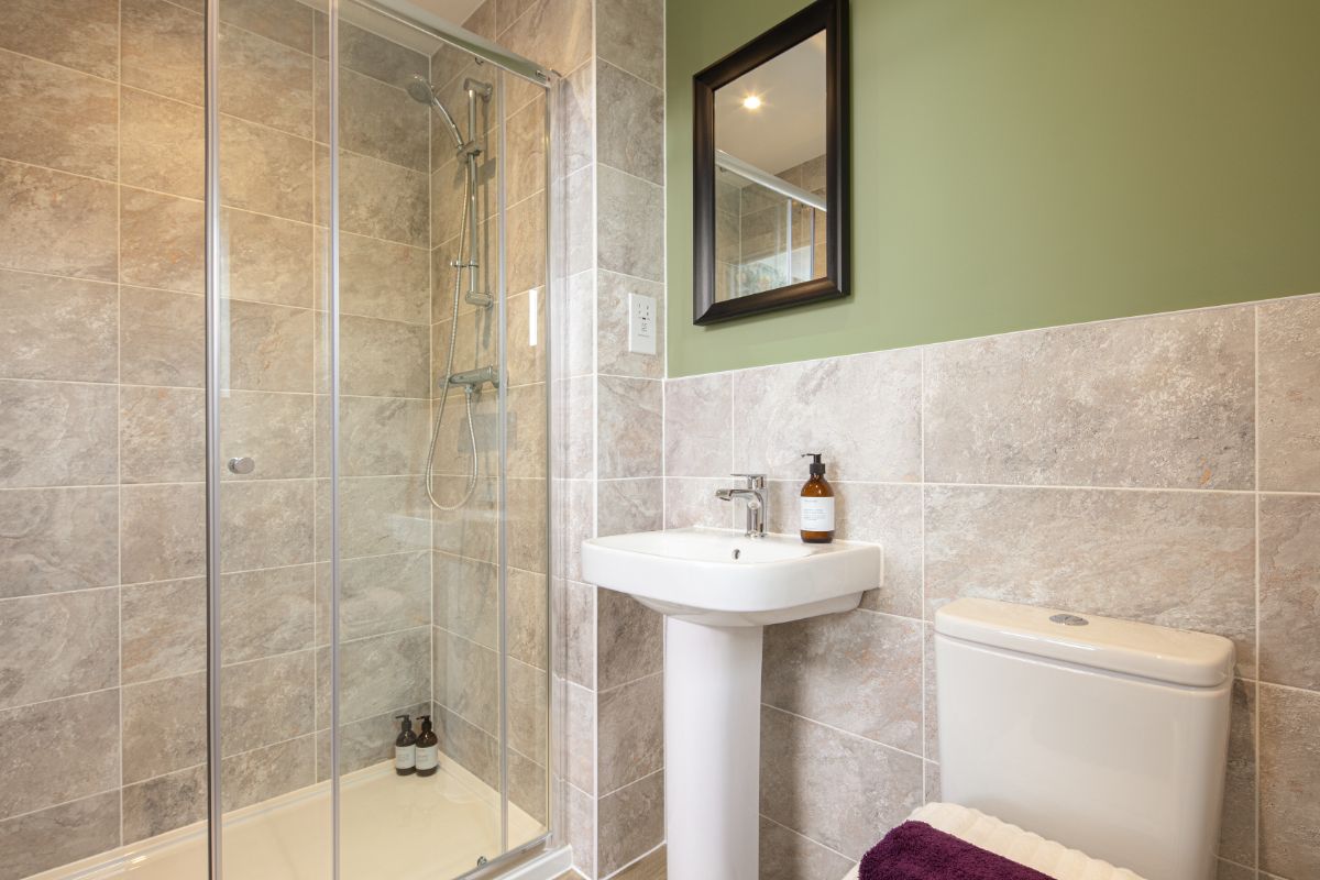 GM Romsey ensuite